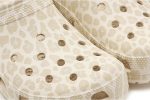 Crocs Unisex-Adult Classic Clog - Seasonal Graphic - 图片 6